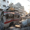 Gaza: bombe contro ambulanze e una scuola